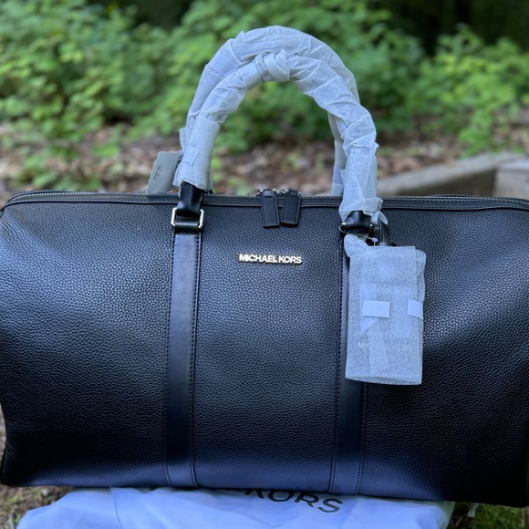 Michael Kors Hudson black duffle - Picture 1 of 13